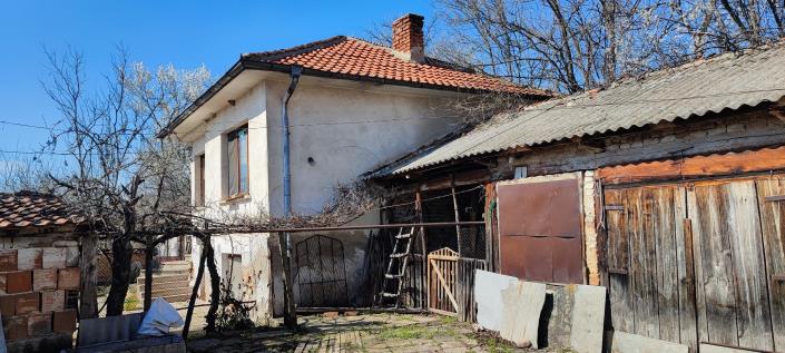 Image No.2-Maison de campagne de 2 chambres à vendre à Plovdiv