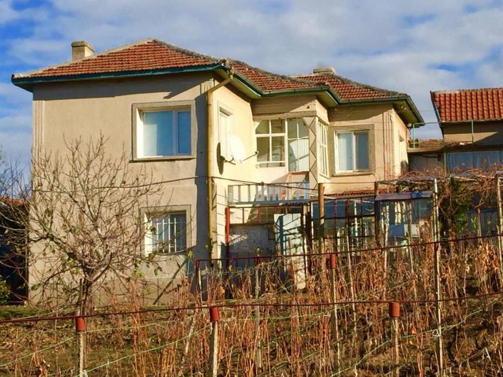 Image No.2-Maison de campagne de 3 chambres à vendre à Stara Zagora 