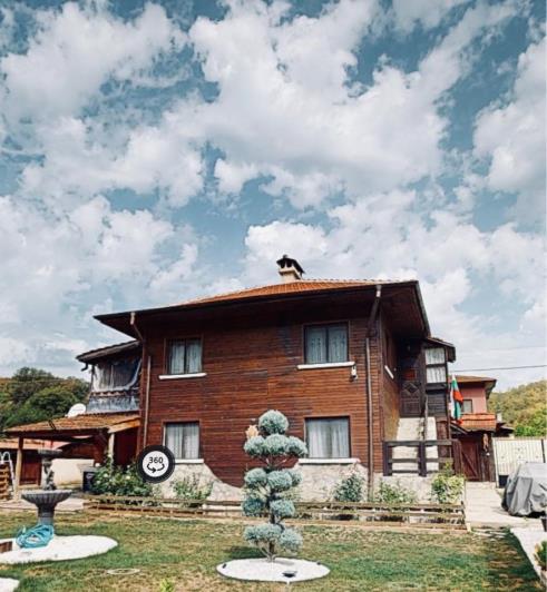 Image No.2-Propriété de pays de 4 chambres à vendre à Burgas