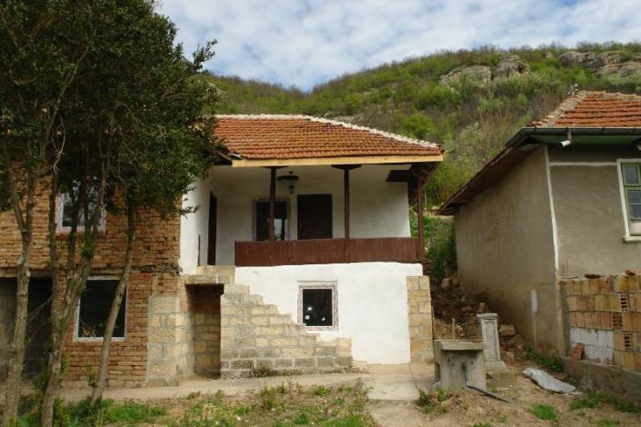 Image No.2-Maison de campagne de 3 chambres à vendre à Ruse