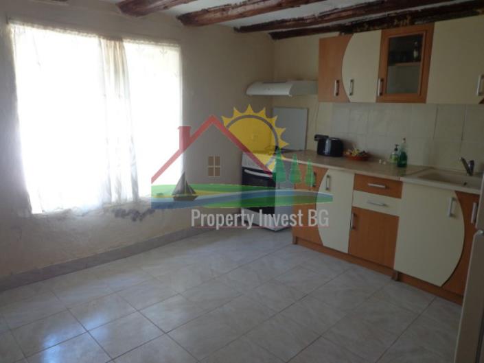 Image No.2-Maison de campagne de 3 chambres à vendre à Yambol 