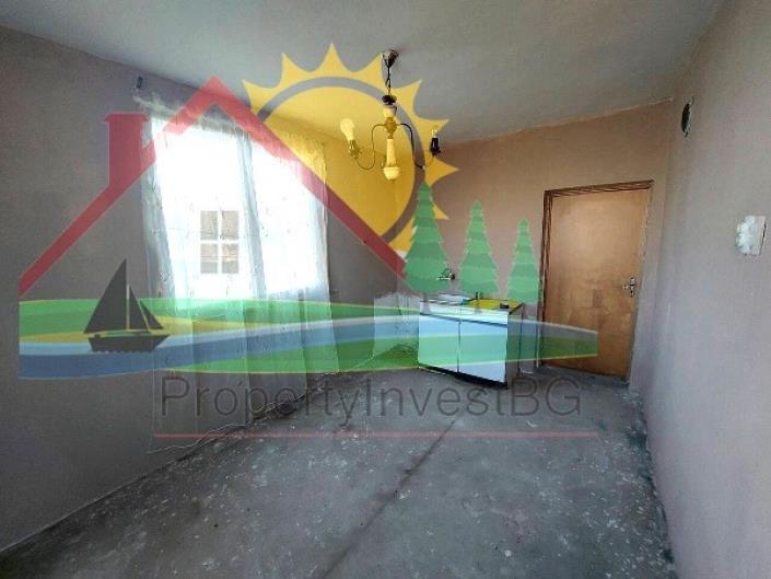 Image No.2-Maison de campagne de 3 chambres à vendre à Yambol 