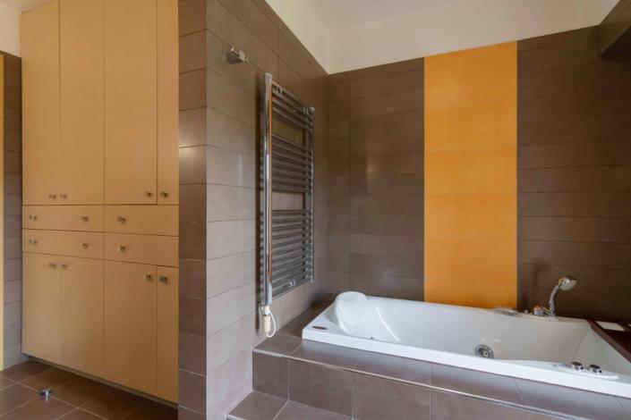 Image No.17-7 Bed Villa for sale