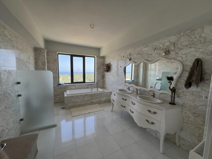 Image No.4-6 Bed Villa for sale