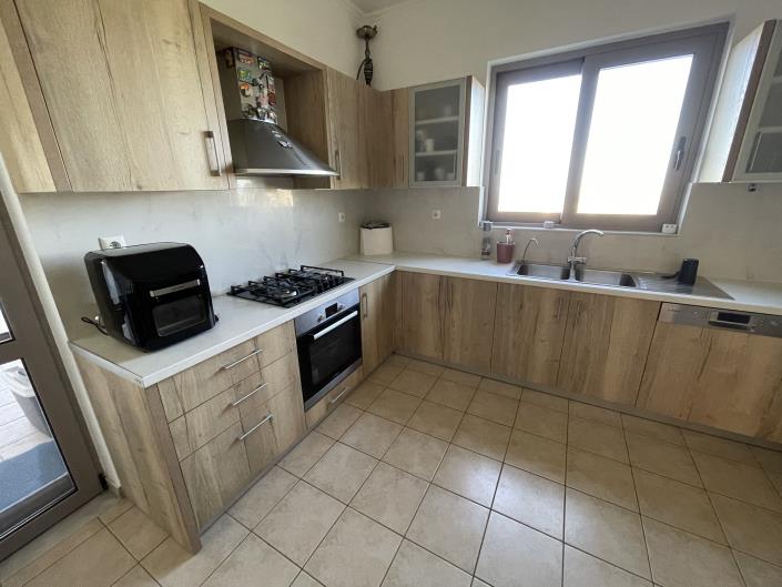 Image No.6-4 Bed House for sale