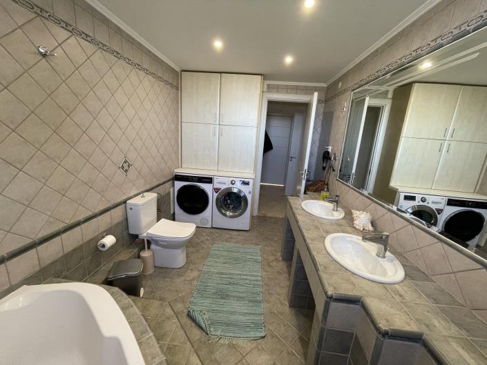 Image No.14-4 Bed House for sale