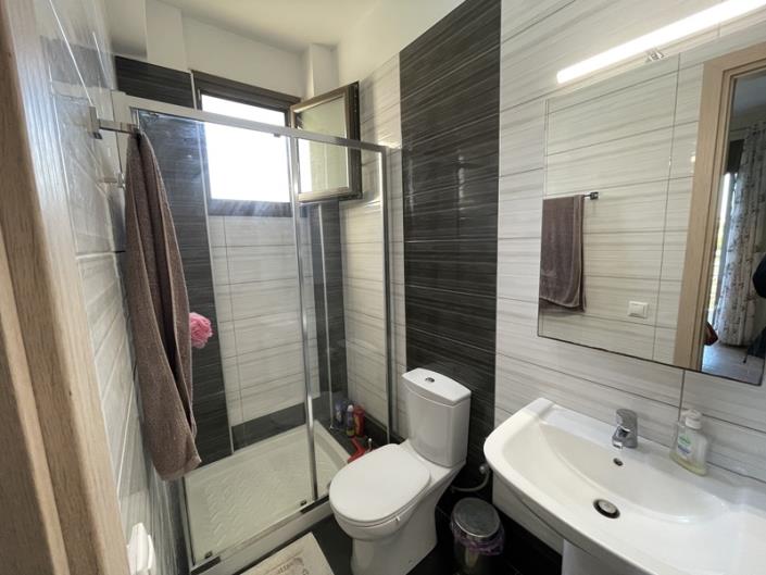 Image No.18-Villa / Détaché de 4 chambres à vendre à Adele