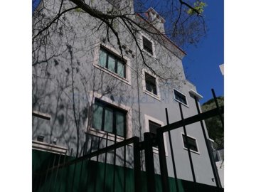 1 - Lisbon, Property