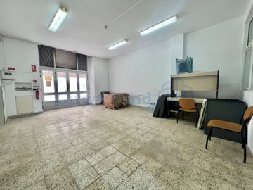 1 - Lisbon, Commercial