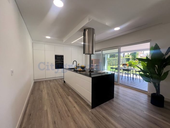 Image No.3-Maison de 4 chambres à vendre à Almada