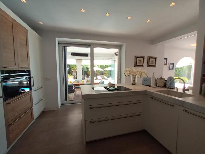 Image No.10-8 Bed House/Villa for sale