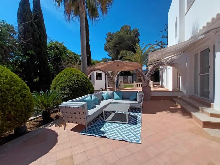 Image No.2-8 Bed House/Villa for sale