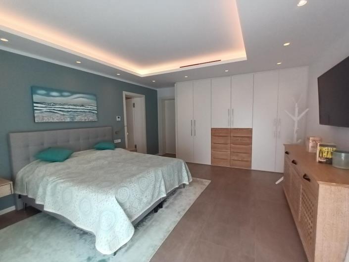 Image No.23-8 Bed House/Villa for sale