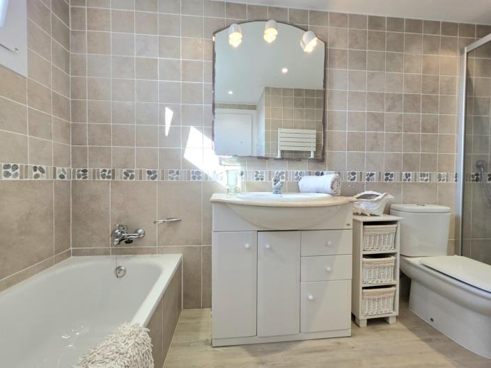 Image No.28-3 Bed Apartment for sale