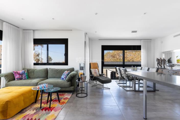 Image No.7-4 Bed House for sale