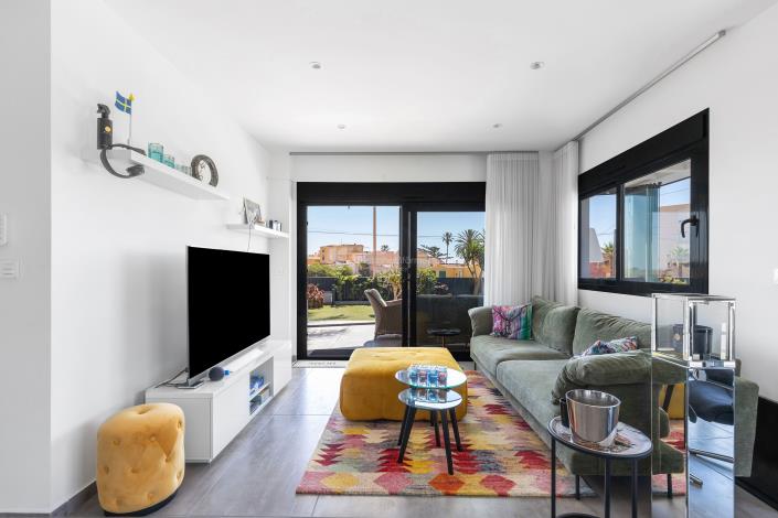 Image No.8-4 Bed House for sale