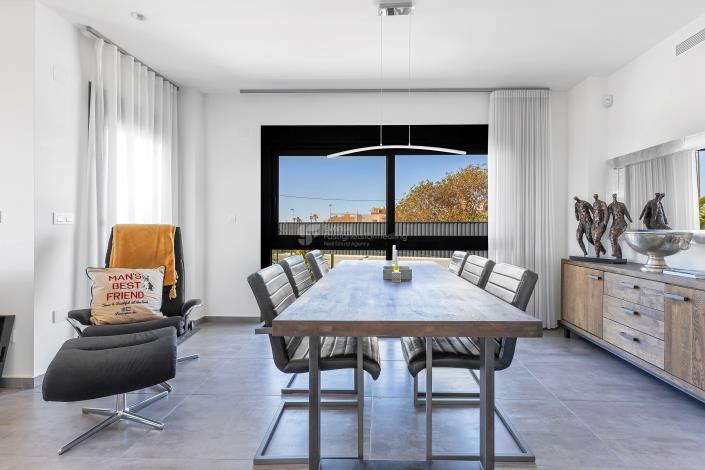 Image No.10-4 Bed House for sale