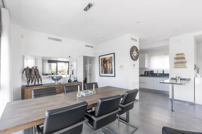 Image No.11-4 Bed House for sale