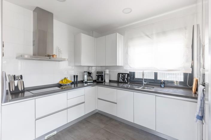 Image No.12-4 Bed House for sale