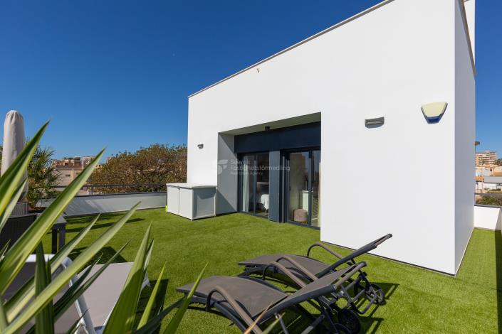 Image No.21-4 Bed House for sale