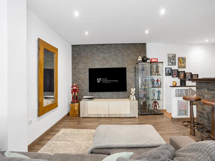 Image No.15-4 Bed Townhouse for sale