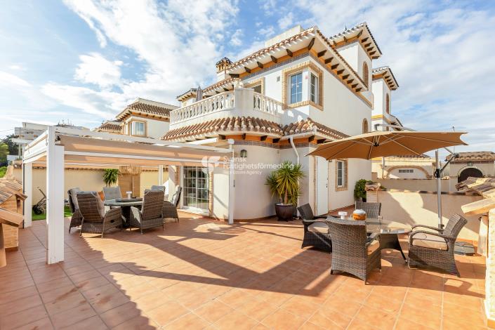 Image No.2-5 Bed Villa for sale