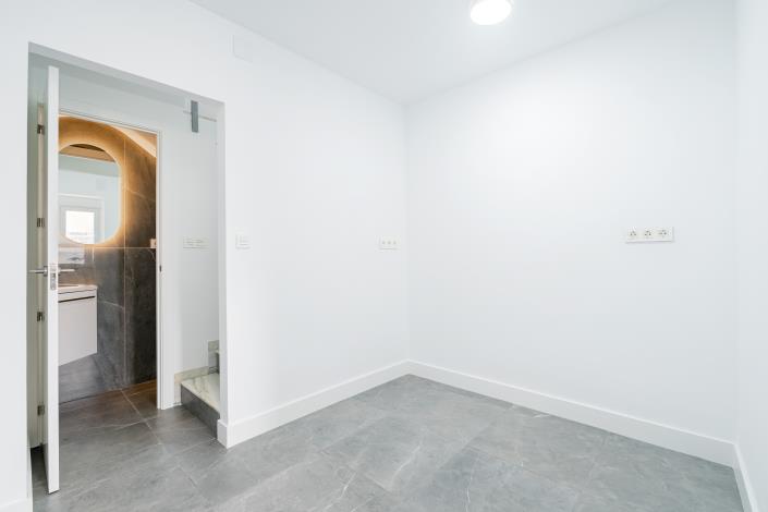 Image No.13-3 Bed Townhouse for sale