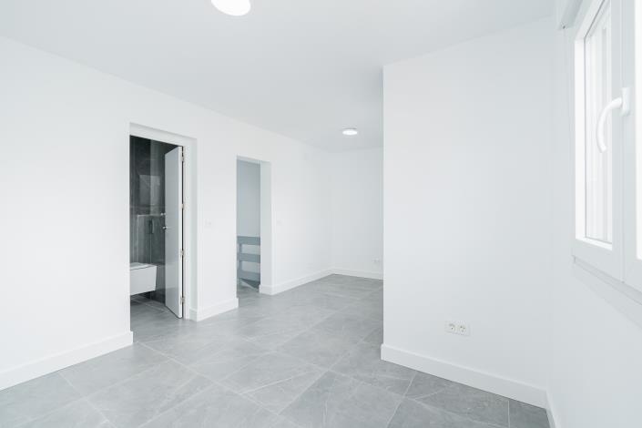 Image No.11-3 Bed Townhouse for sale