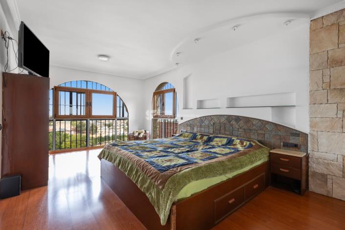 Image No.10-5 Bed Villa for sale