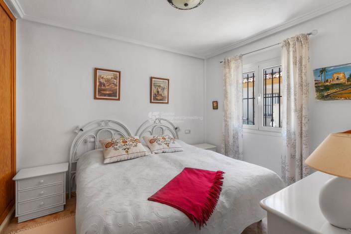 Image No.14-2 Bed Townhouse for sale