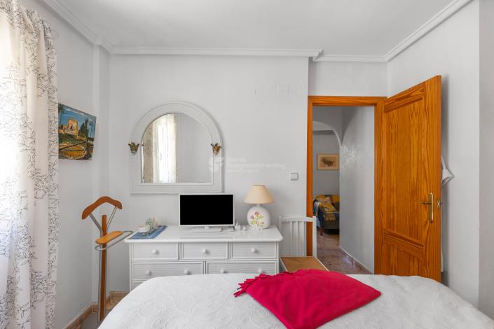 Image No.15-2 Bed Townhouse for sale