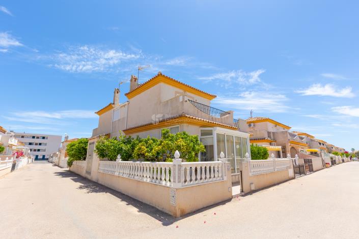 Image No.26-2 Bed Townhouse for sale