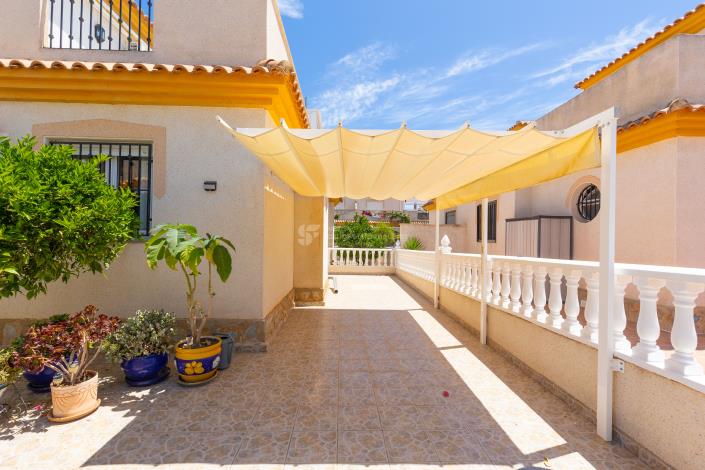 Image No.25-2 Bed Townhouse for sale