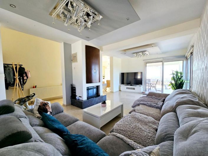 Image No.2-Villa de 4 chambres à vendre à Mesa Chorion