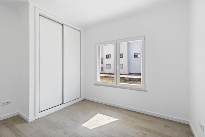 Image No.10-1 Bed Apartment for sale