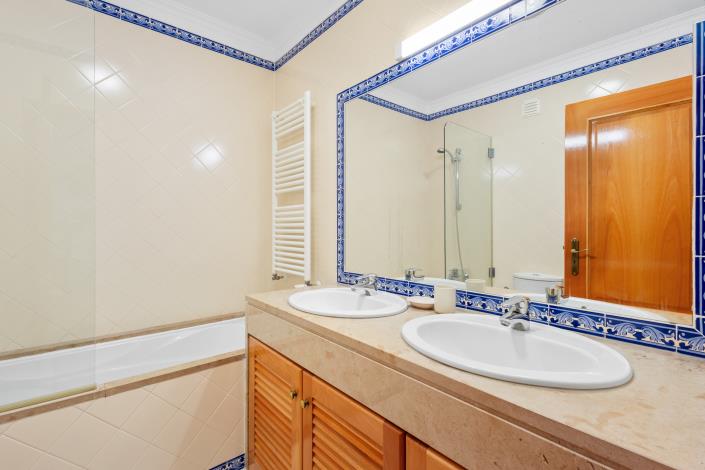 Image No.22-3 Bed Apartment for sale