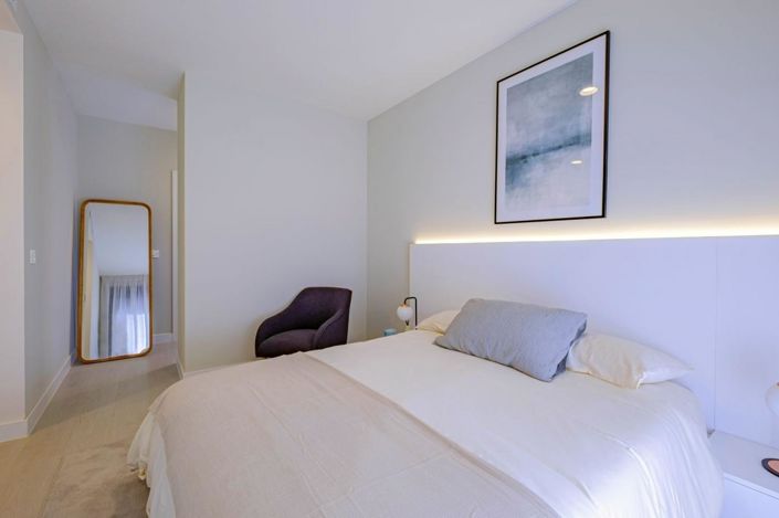 Image No.15-2 Bed Property for sale