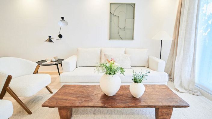 Image No.10-2 Bed Property for sale