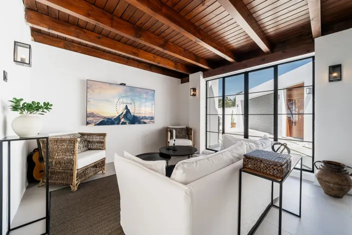 Image No.15-4 Bed Property for sale