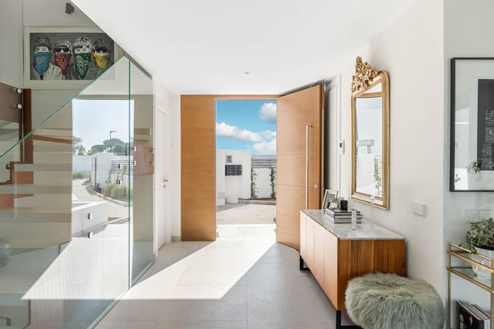 Image No.20-3 Bed Property for sale