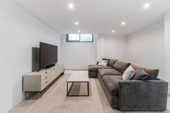 Image No.7-3 Bed Property for sale