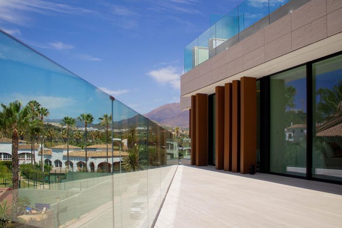 Image No.10-3 Bed Property for sale