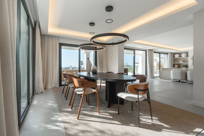 Image No.18-5 Bed Property for sale