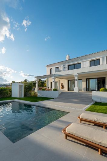 Image No.9-5 Bed Property for sale