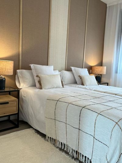 Image No.17-3 Bed Property for sale