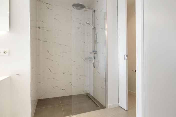 Image No.23-5 Bed Property for sale