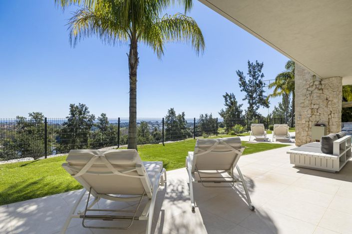 Image No.28-5 Bed Property for sale