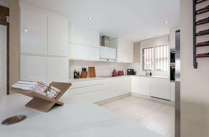 Image No.21-2 Bed Property for sale