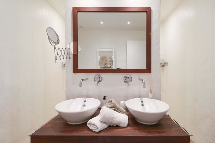 Image No.23-4 Bed Property for sale