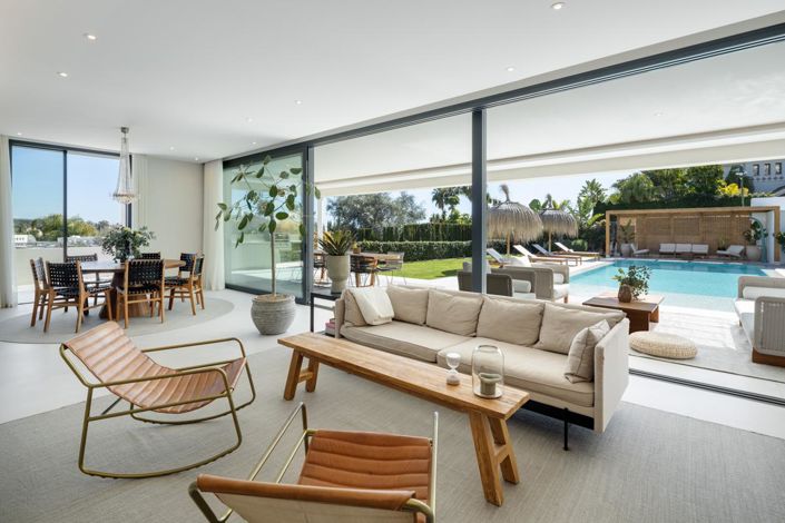 Image No.10-5 Bed Property for sale